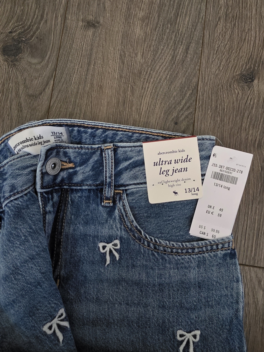 Abercrombie & Fitch Light Blue Straight Leg Jeans with White Embroidered Bows - Picture 4 of 4